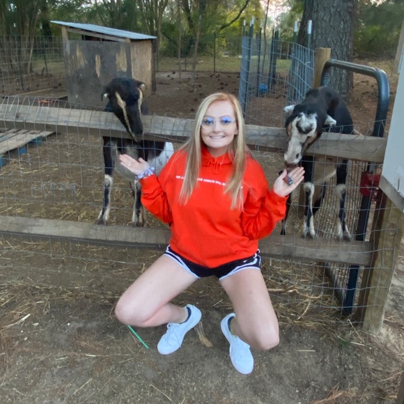 Meet your Posher, Rachel - Picture 1 of 1